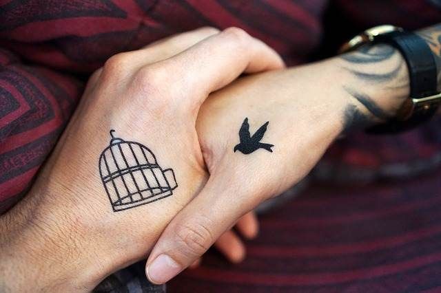 Frases e fotos de tatuagens com trechos de músicas